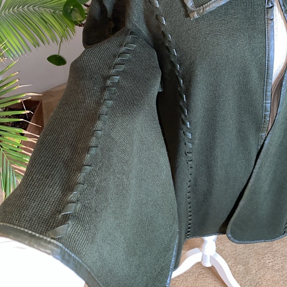 NWT Patricia Nash Sleeved Cape - Picture 6 of 10